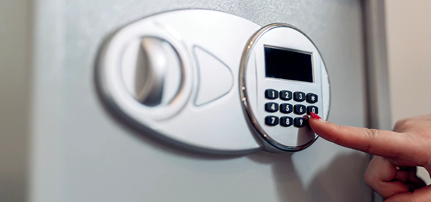 Jewelry Safe Cracking in Oak Park, Illinois