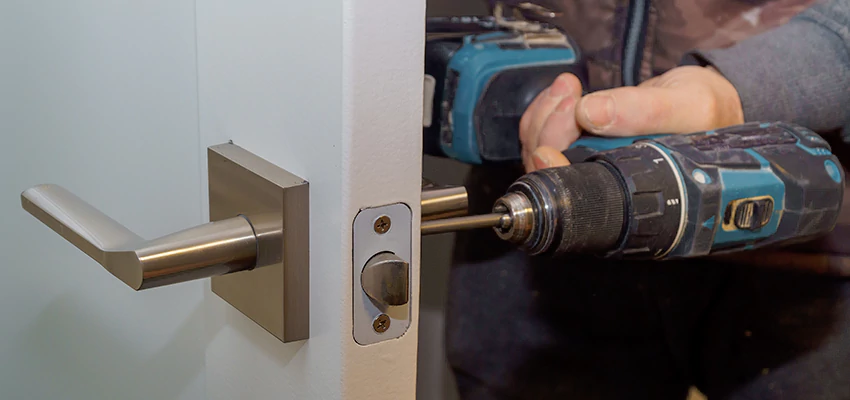 Broken Door Handle Lock Repair in Oak Park